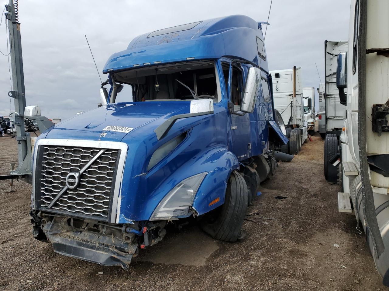 Lot #3004365721 2020 VOLVO VN VNL