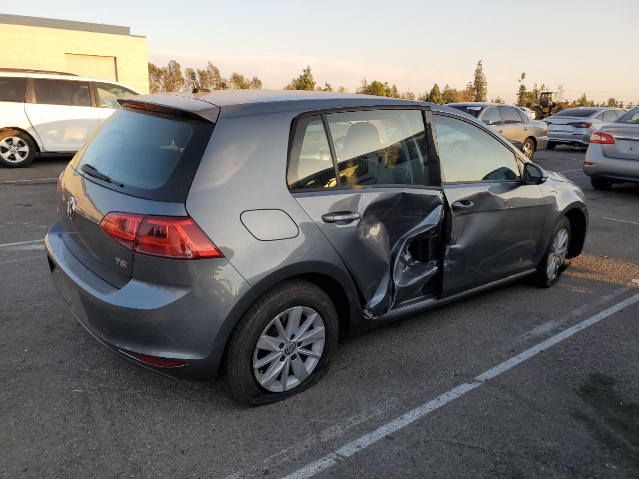 Lot #3049763102 2016 VOLKSWAGEN GOLF S/SE