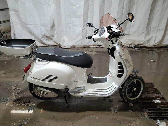 VESPA GTS 300 SU 2010 white  gas ZAPM459LXA5701468 photo #1