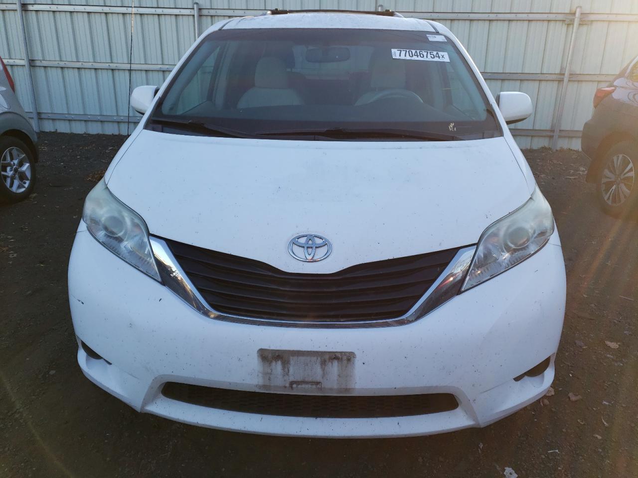 Lot #2952011749 2011 TOYOTA SIENNA LE