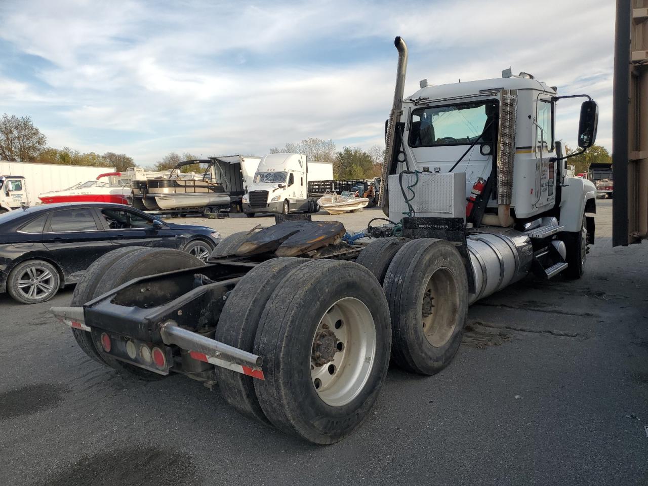 Lot #2964457249 2016 MACK 600 CHU600