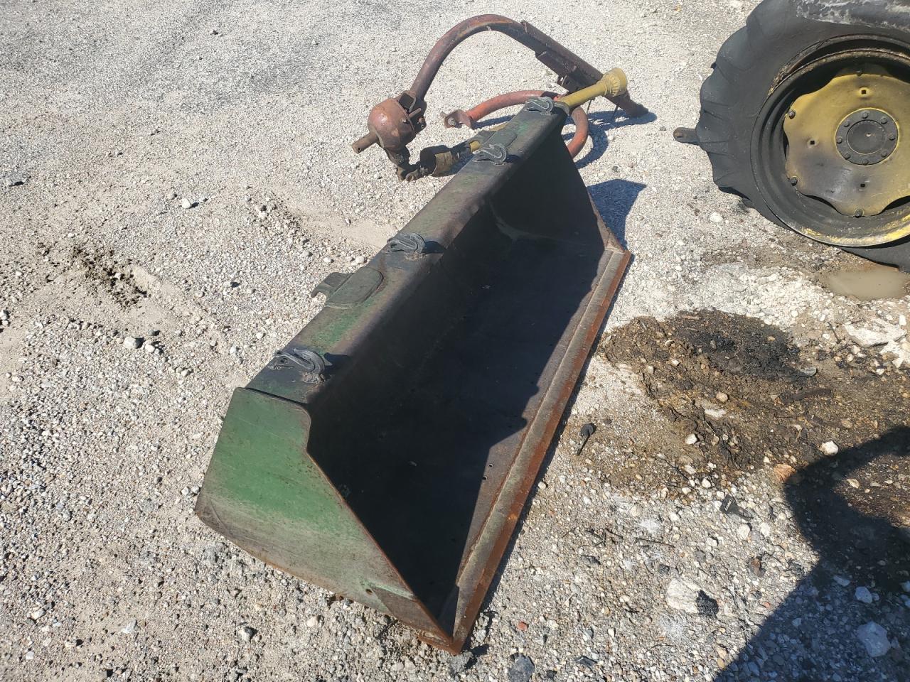 Lot #2991318115 2000 JOHN DEERE LIFT