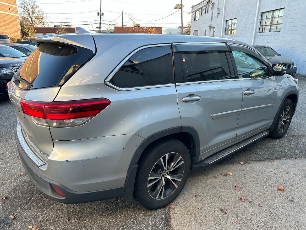 Lot #2986391215 2017 TOYOTA HIGHLANDER