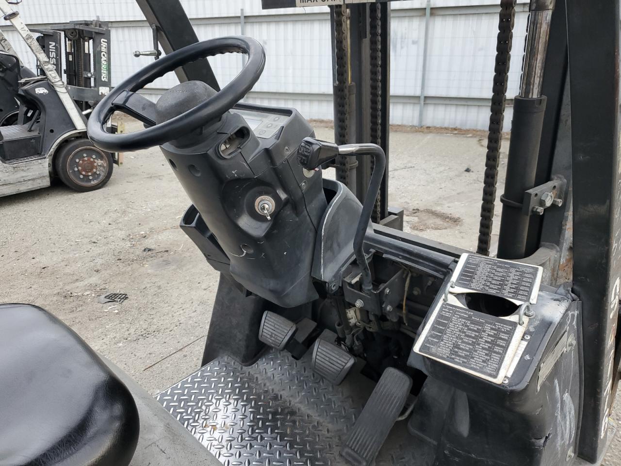 Lot #3020598981 2010 NISSAN FORKLIFT