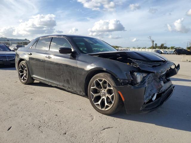 VIN 2C3CCAAG7HH647495 2017 Chrysler 300, Limited no.4