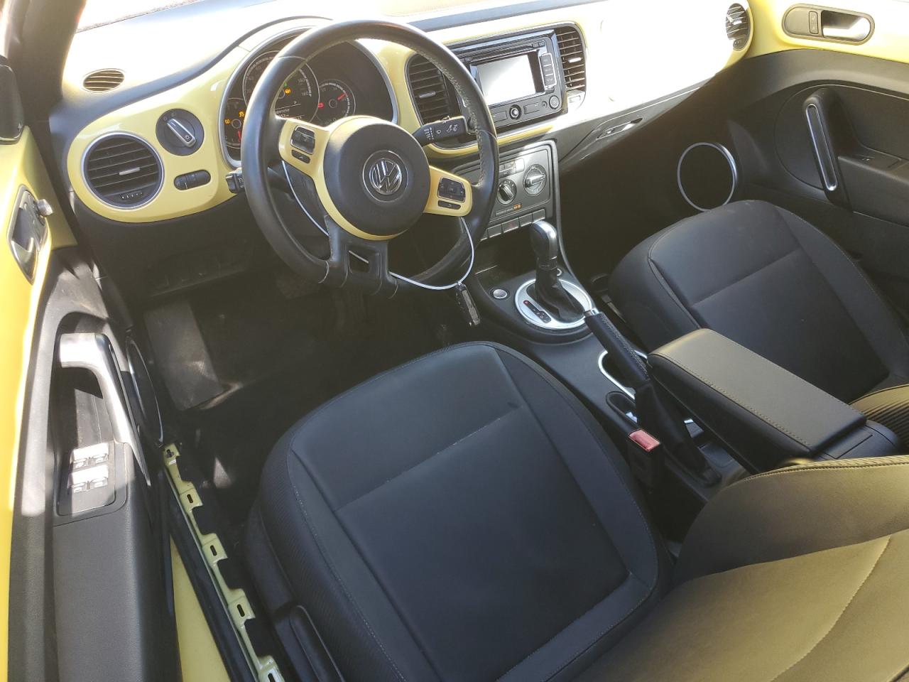 3VW517AT2FM803500 - 2015 VOLKSWAGEN BEETLE - #79858374