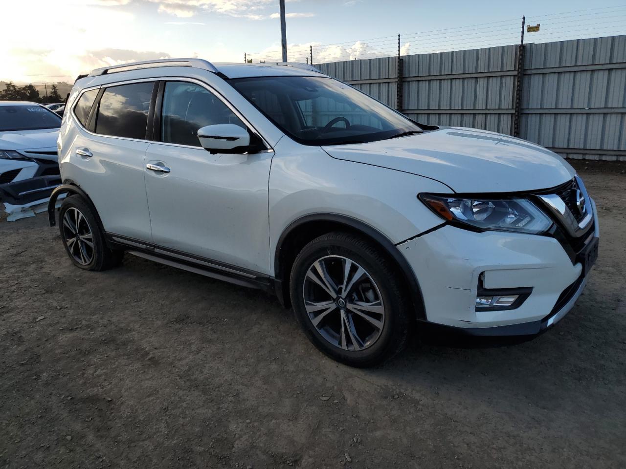 Lot #3044582210 2017 NISSAN ROGUE S