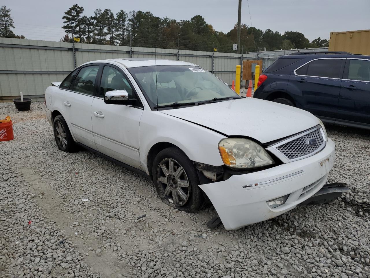 Lot #3024468549 2005 FORD FIVE HUNDR