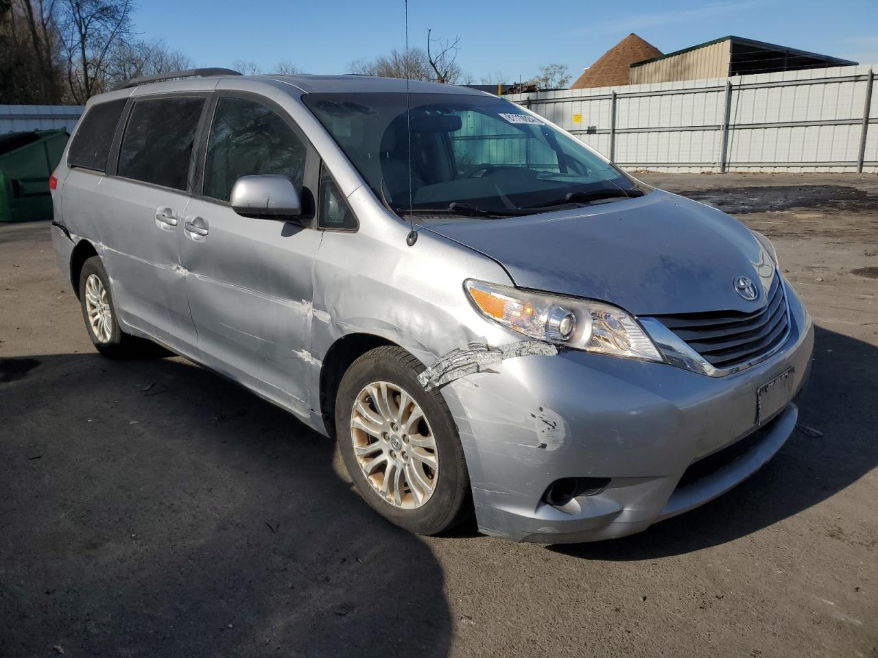 Lot #2991002226 2014 TOYOTA SIENNA XLE