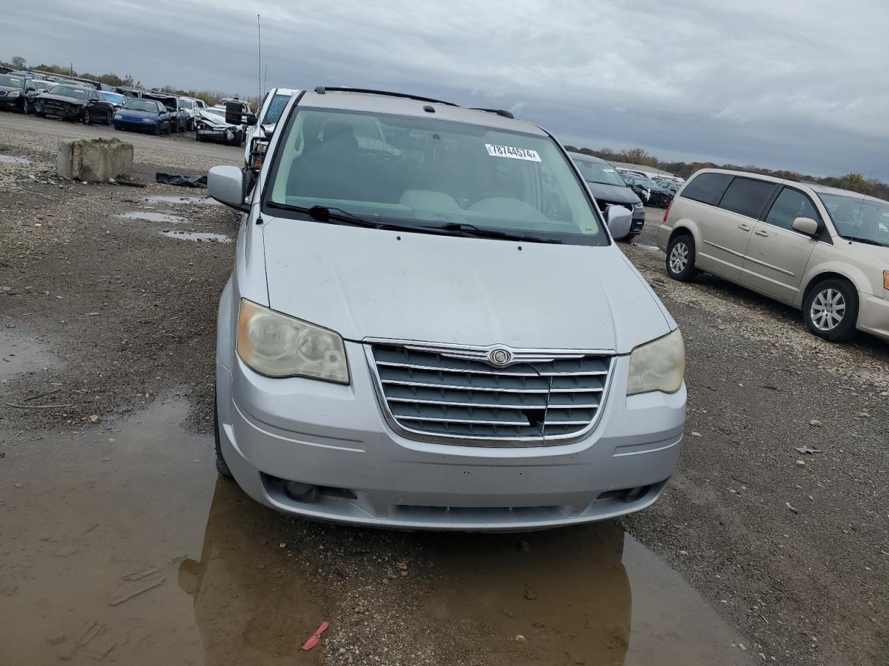 Lot #2954617810 2010 CHRYSLER TOWN & COU