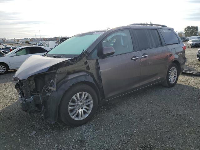 2016 Toyota Sienna, Xle