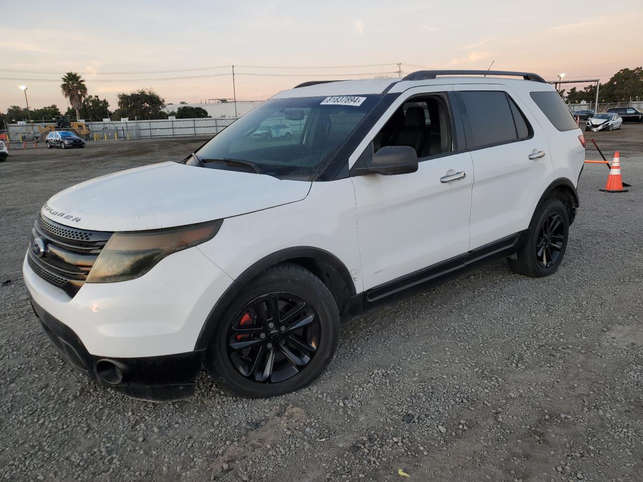  Salvage Ford Explorer