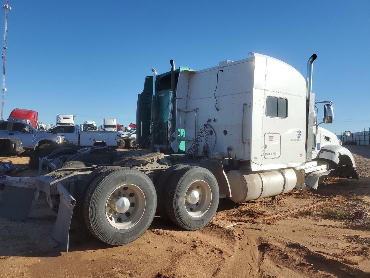 Lot #2996271392 2012 PETERBILT 386