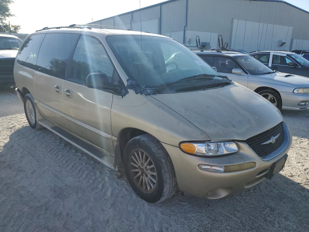 Lot #2986817219 2000 CHRYSLER TOWN & COU