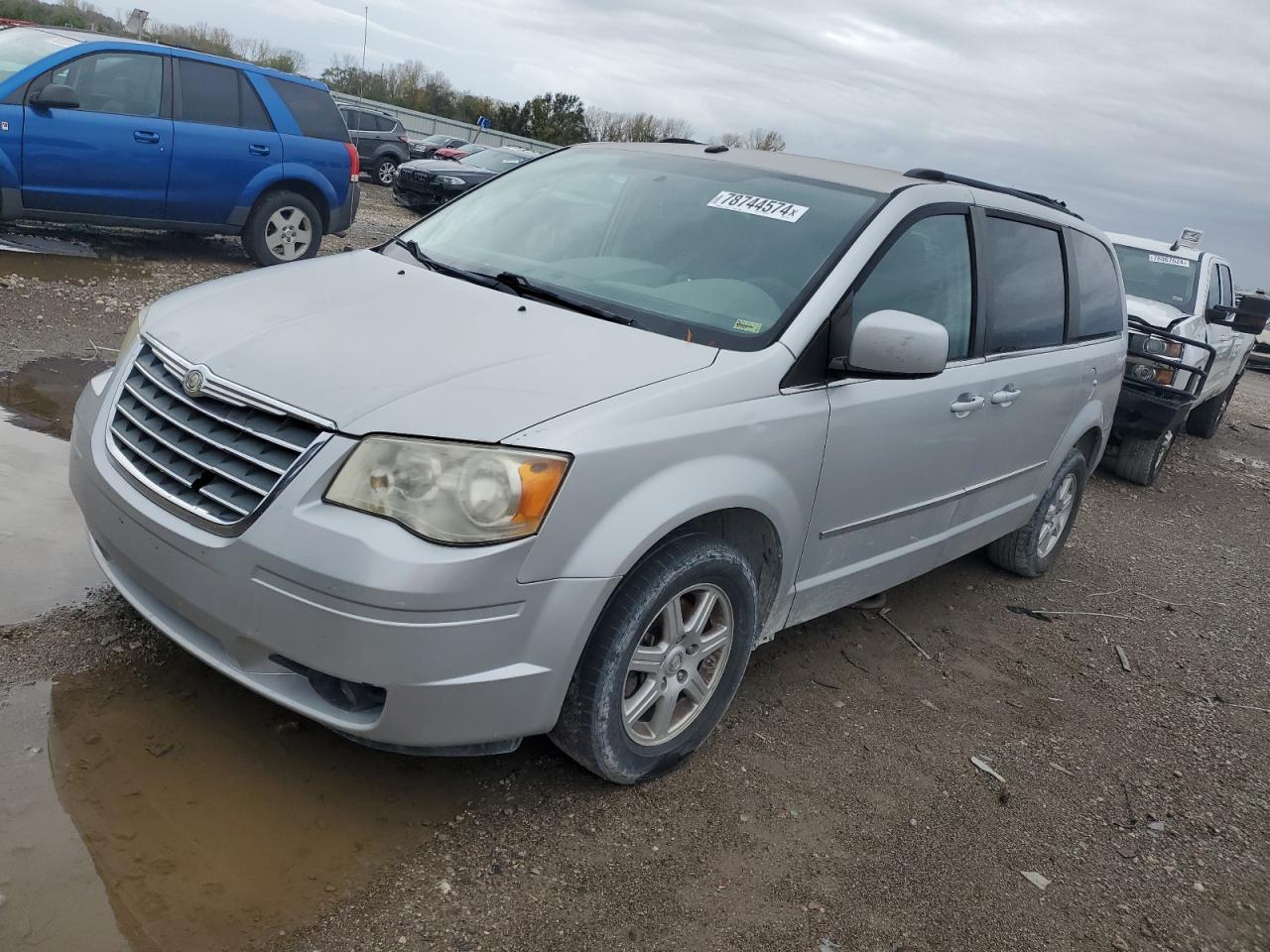 Lot #2954617810 2010 CHRYSLER TOWN & COU