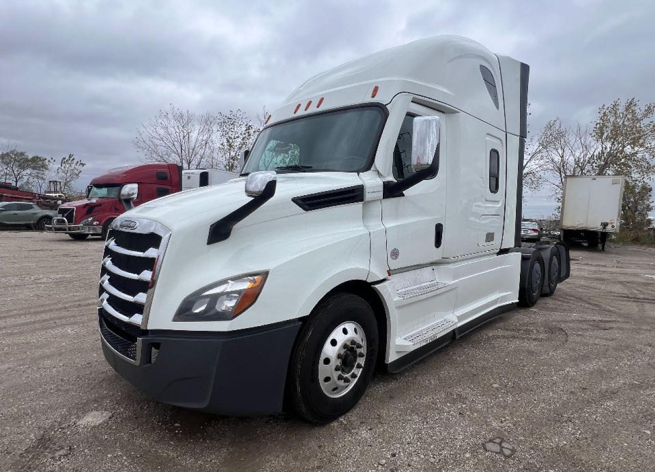 Lot #2957080452 2021 FREIGHTLINER CASCADIA 1