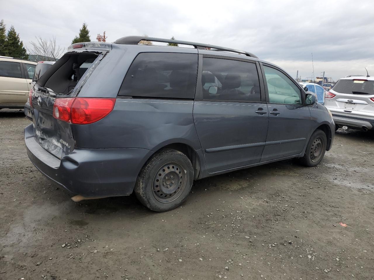 Lot #2989428582 2006 TOYOTA SIENNA CE