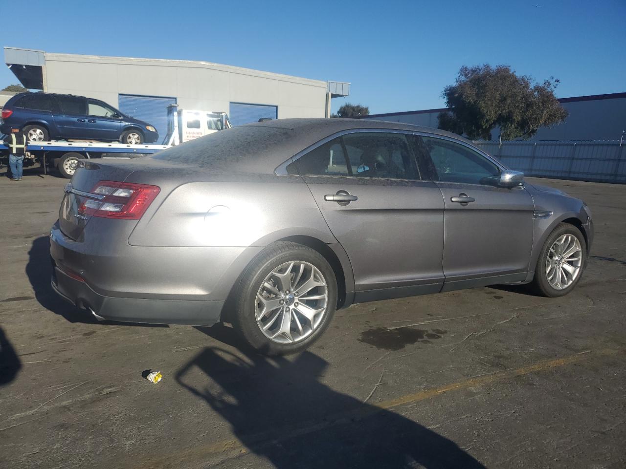 Lot #2986469256 2013 FORD TAURUS LIM