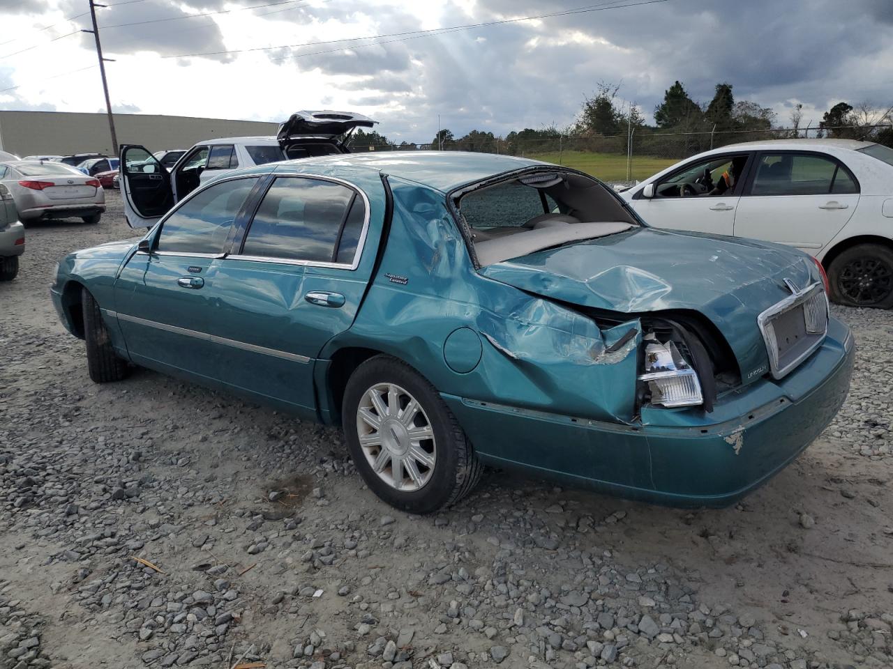 Lot #3020678938 2010 LINCOLN TOWN CAR S