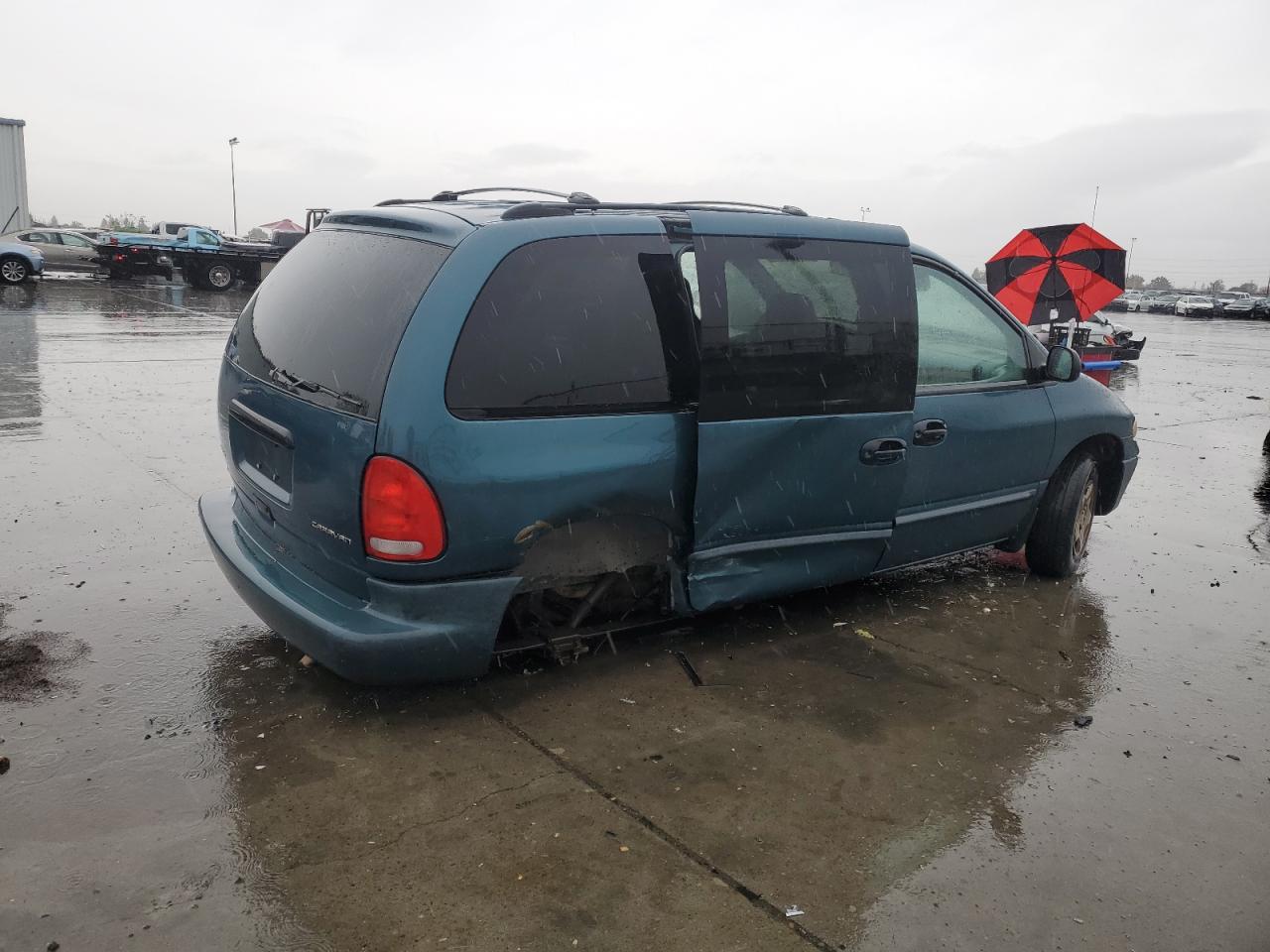 Lot #3033001009 2000 DODGE CARAVAN GR