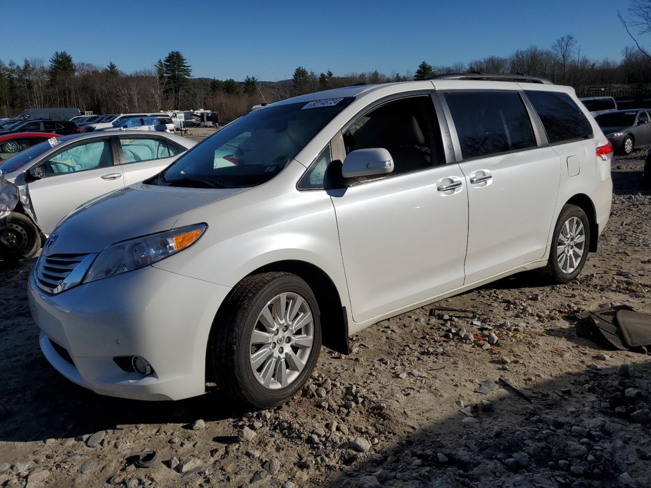 Lot #2996256386 2013 TOYOTA SIENNA XLE