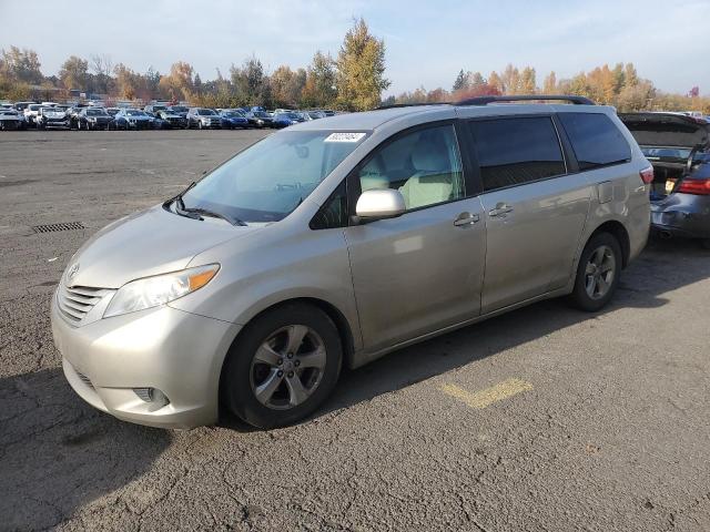 TOYOTA SIENNA LE