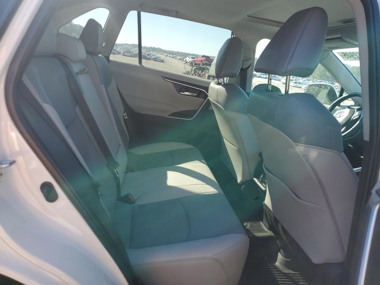 TOYOTA RAV4 XLE PREMIUM