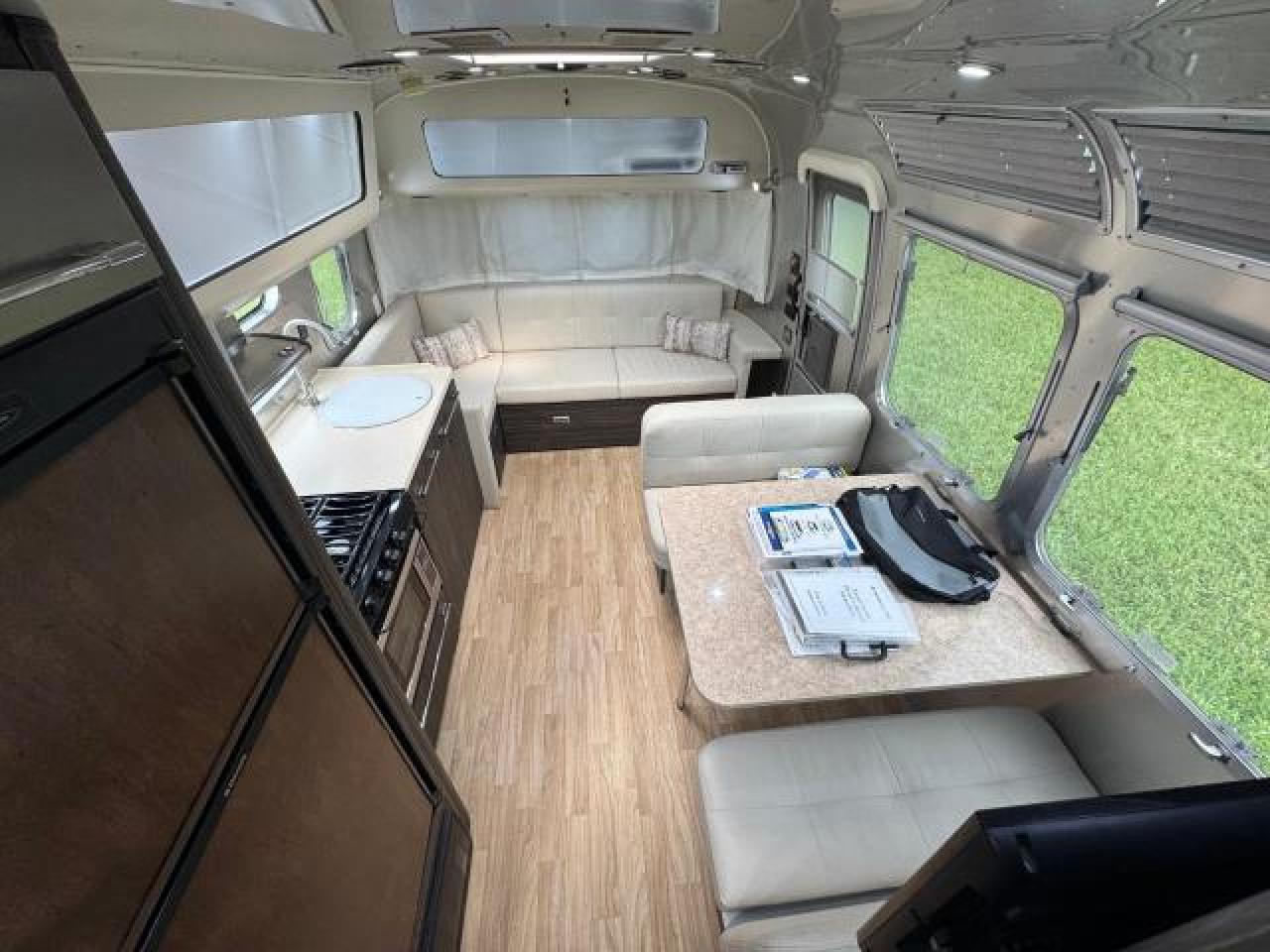 Lot #3279504286 2018 AIRSTREAM INTERL28RB