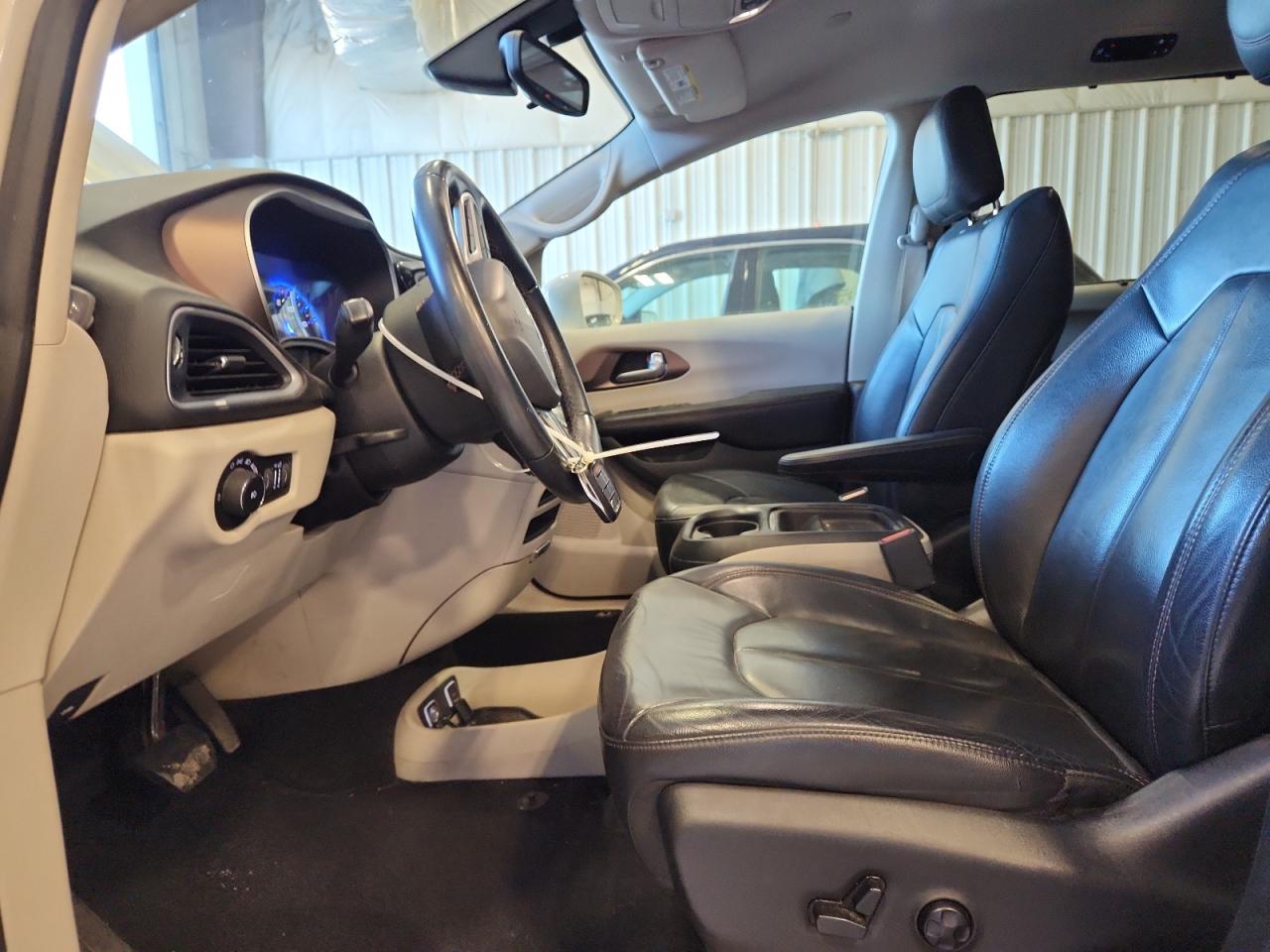 CHRYSLER PACIFICA TOURING L