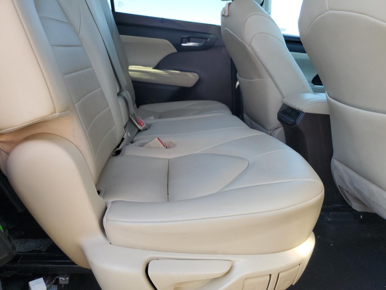 TOYOTA HIGHLANDER HYBRID XLE