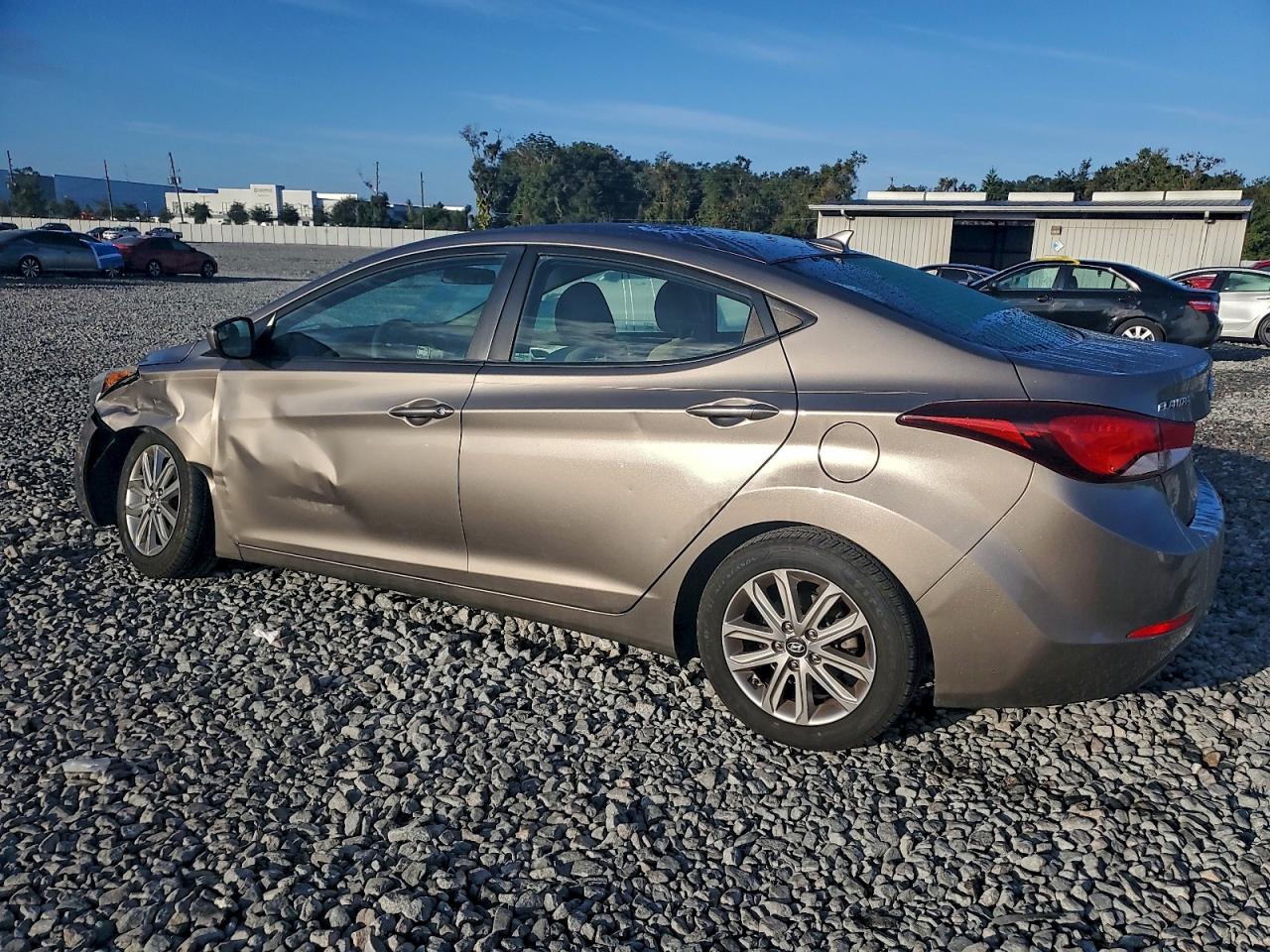 HYUNDAI ELANTRA SE