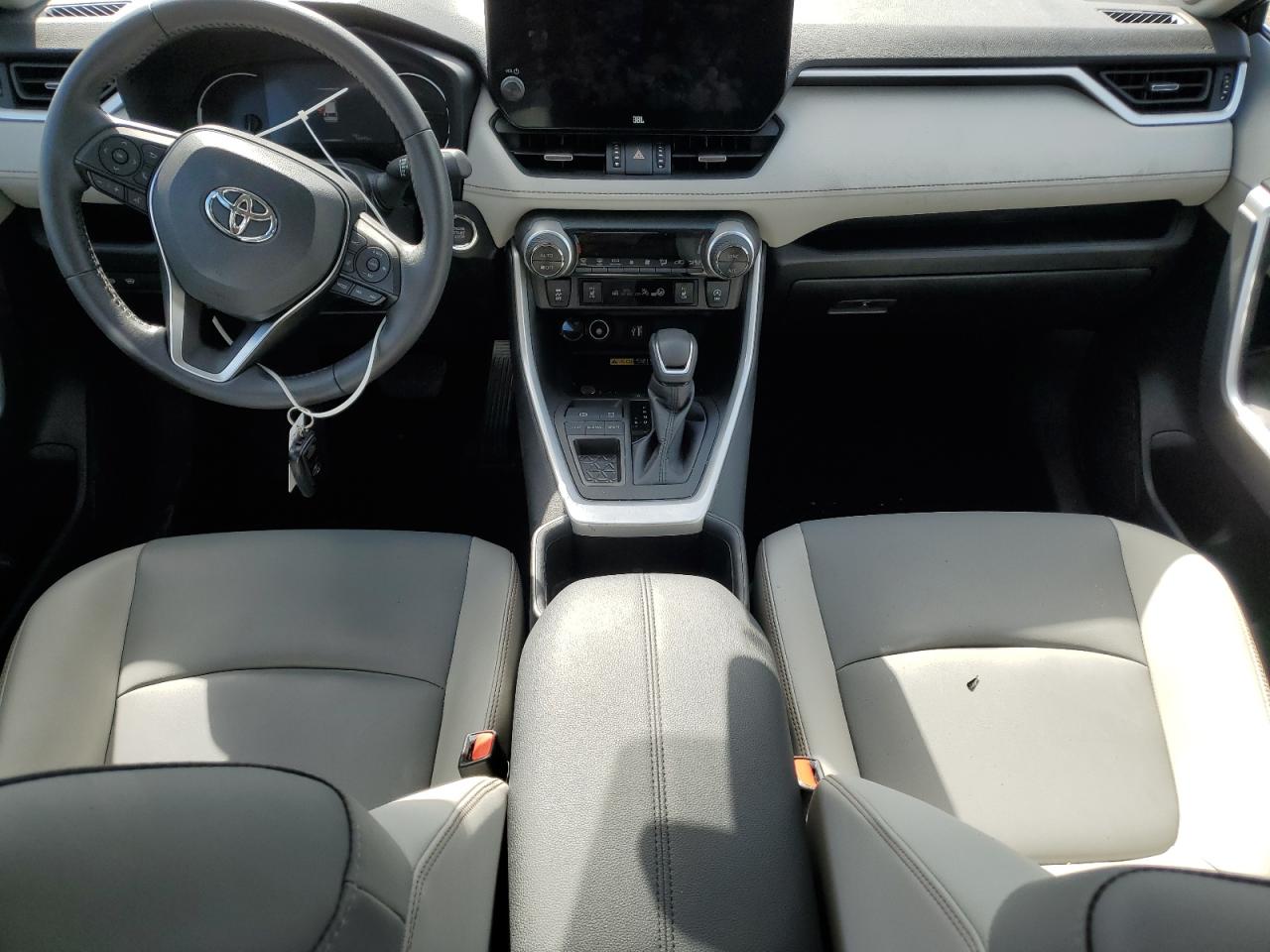 TOYOTA RAV4 XLE PREMIUM