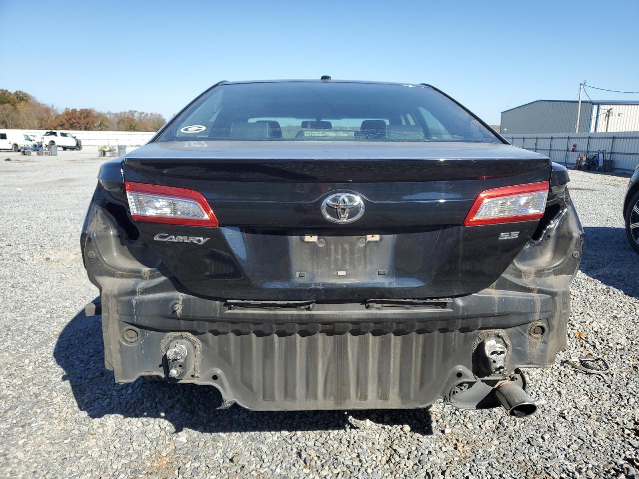 TOYOTA CAMRY BASE