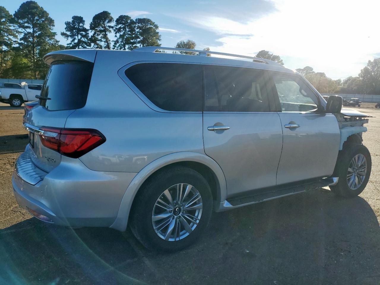 INFINITI QX80 LUXE
