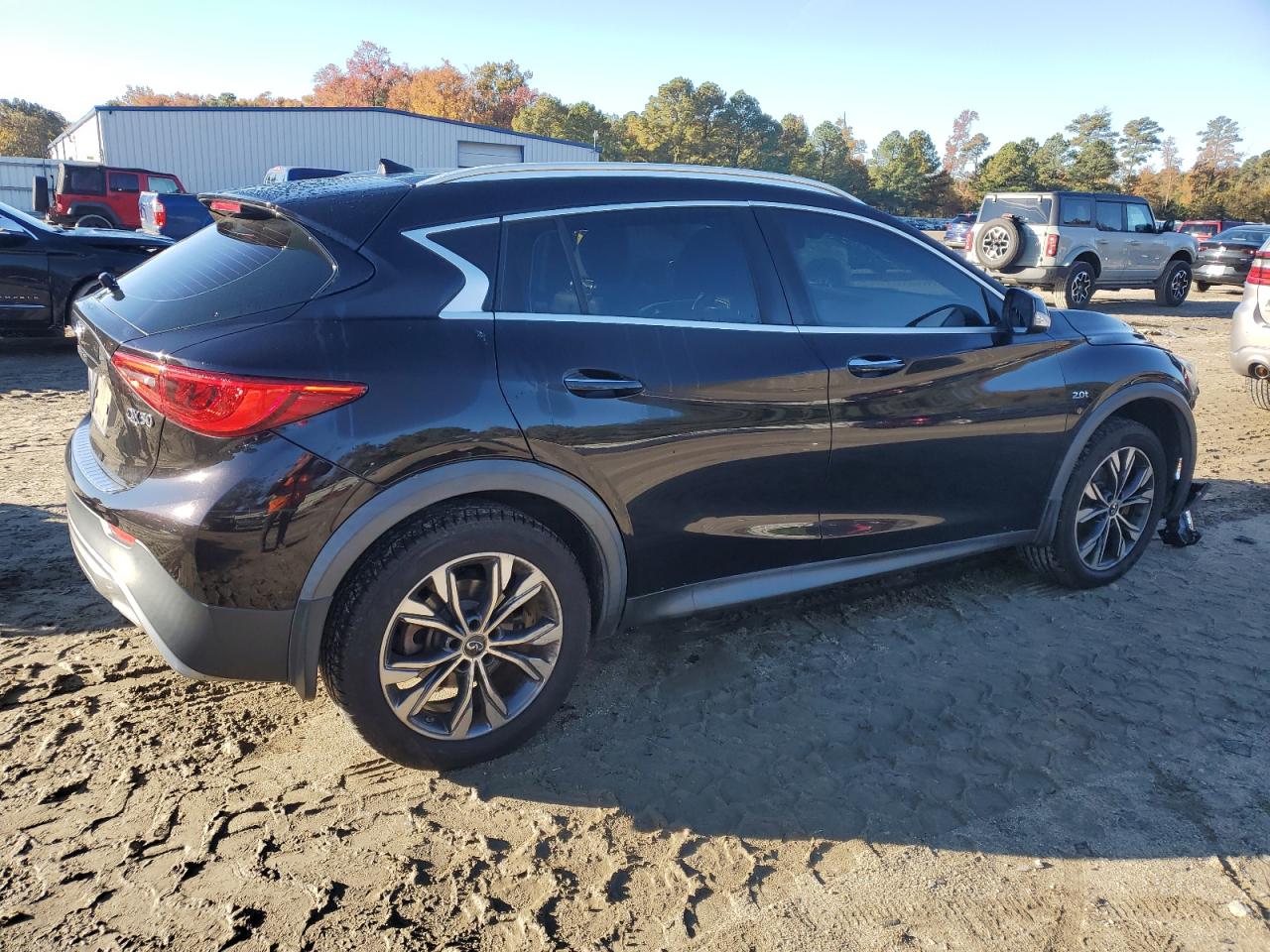 INFINITI QX30 BASE