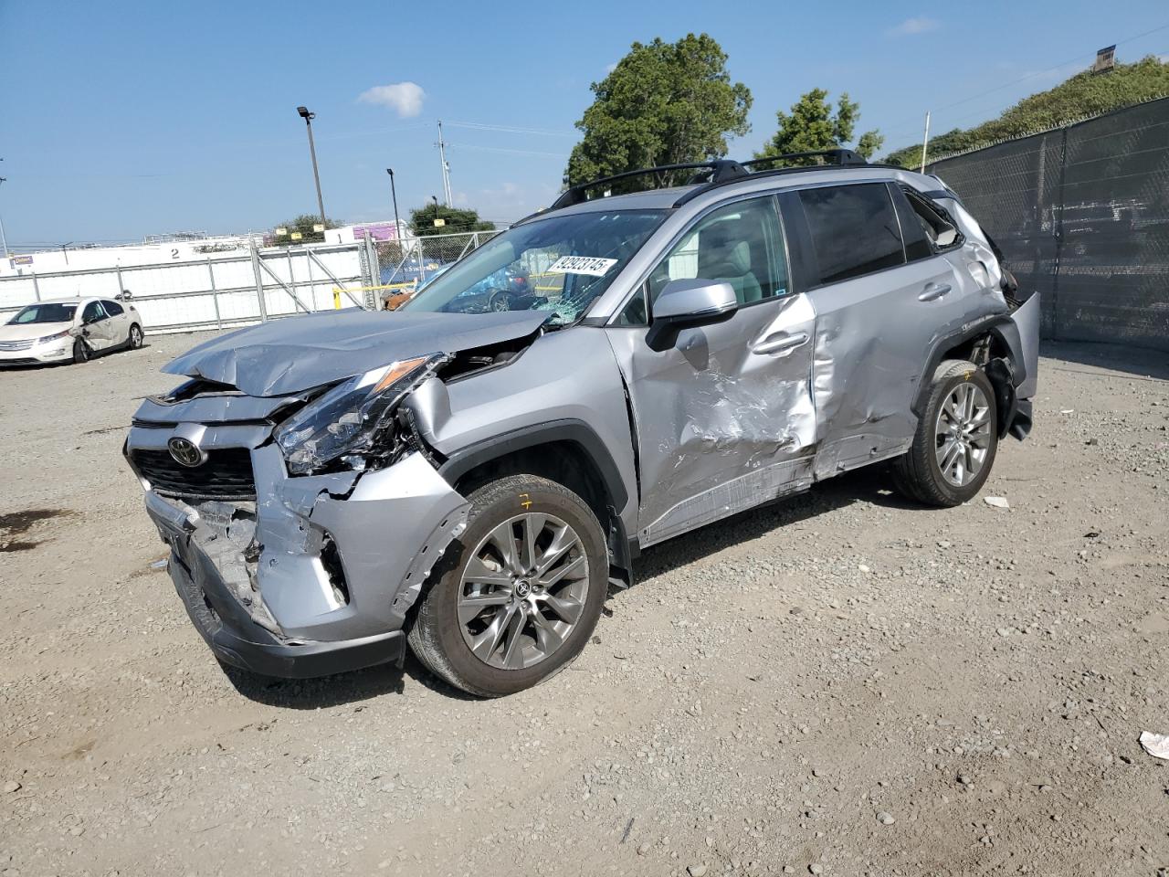 TOYOTA RAV4 XLE PREMIUM