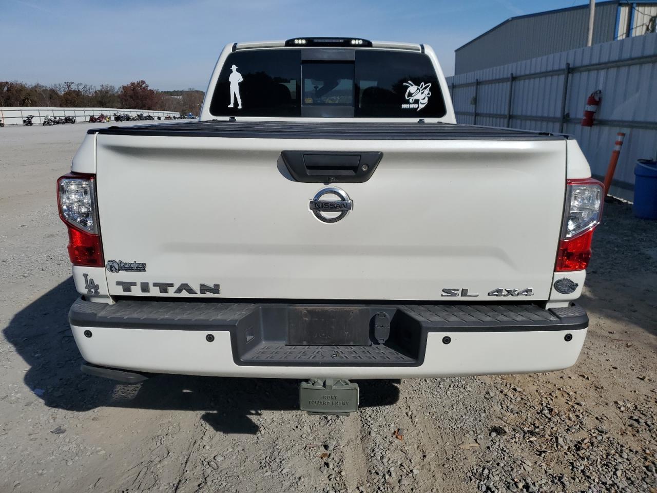 NISSAN TITAN SV
