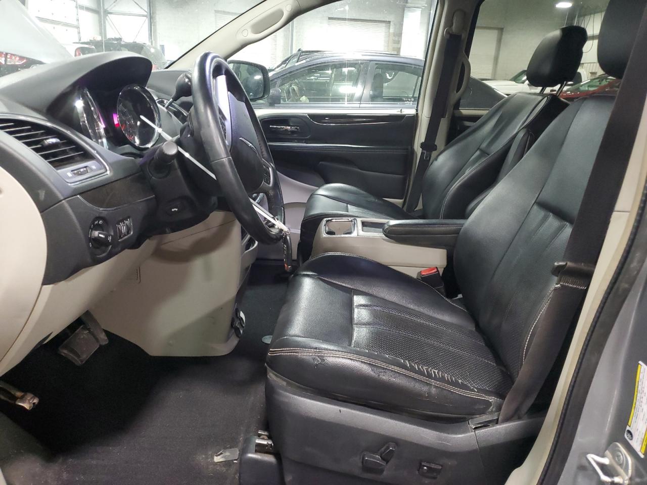 CHRYSLER TOWN & COUNTRY TOURING L