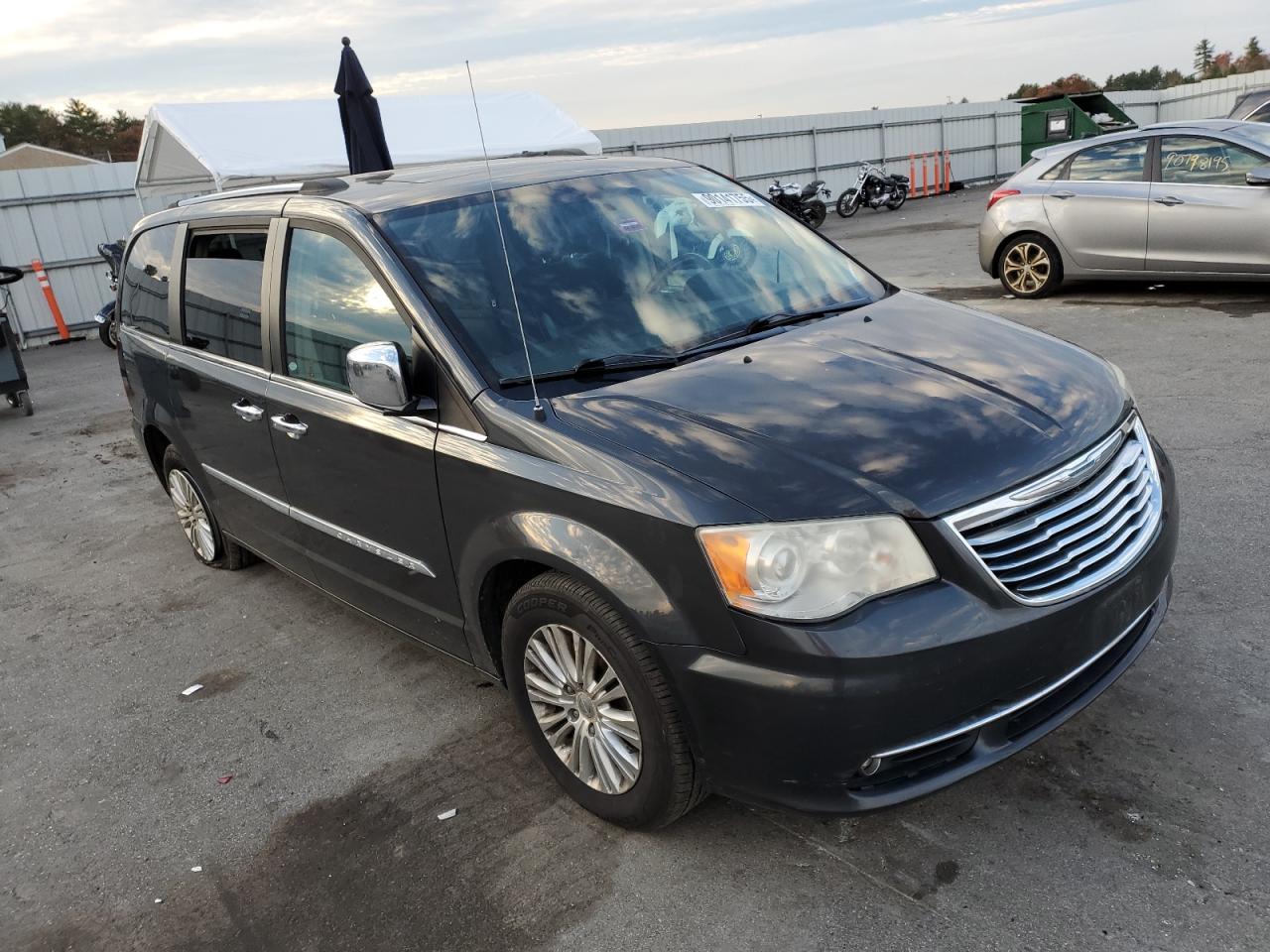 CHRYSLER TOWN & COUNTRY LIMITED