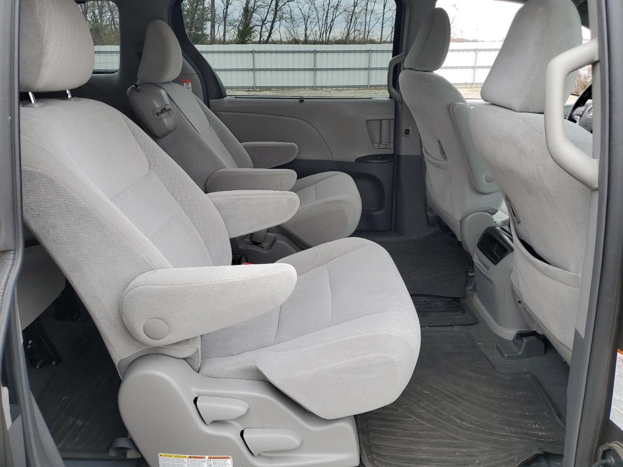 Lot #3287523020 2016 TOYOTA SIENNA LE