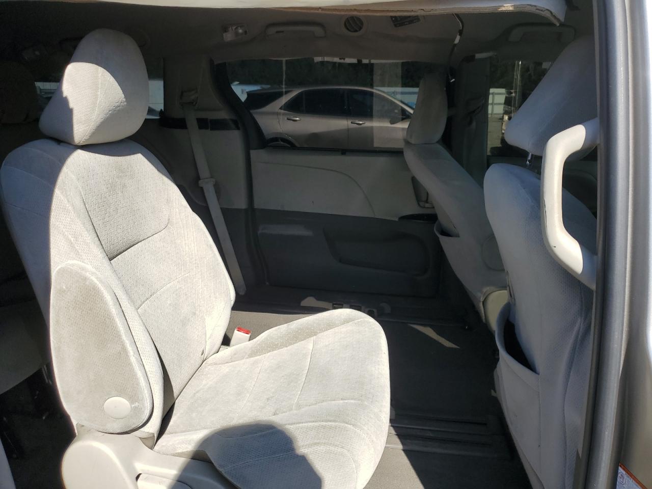 Lot #3290042279 2015 TOYOTA SIENNA LE