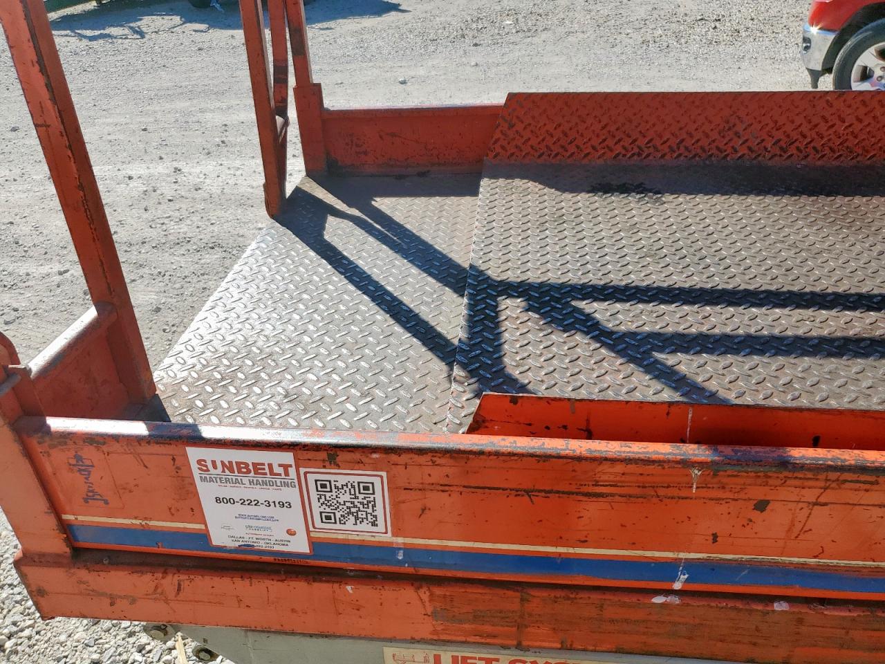 Lot #3302701000 2000 SKYJACK UNKNOWN