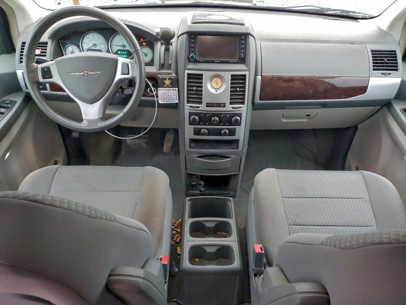 2010 CHRYSLER TOWN & COU #3302770386