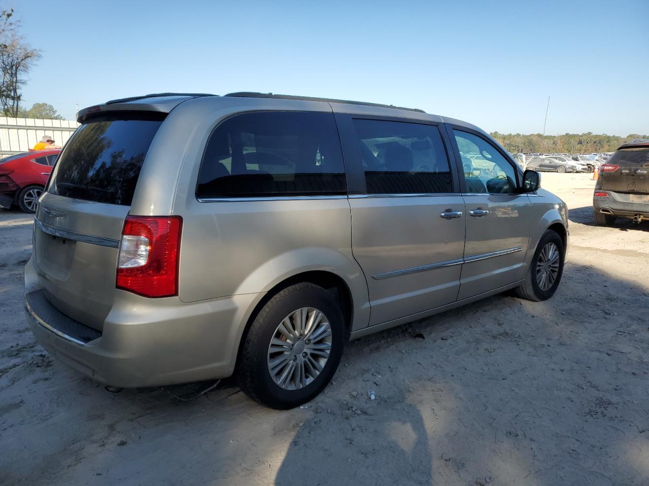 CHRYSLER TOWN & COUNTRY TOURING L