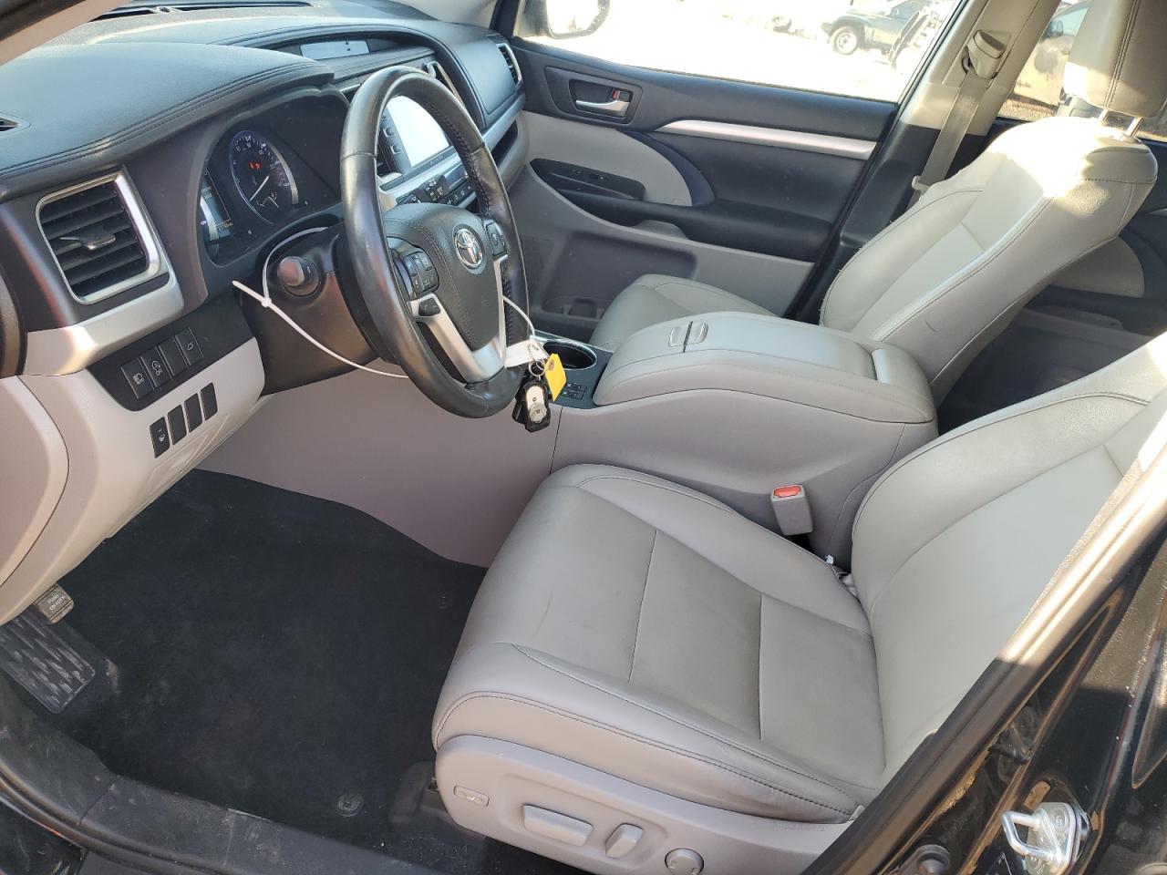 TOYOTA HIGHLANDER SE