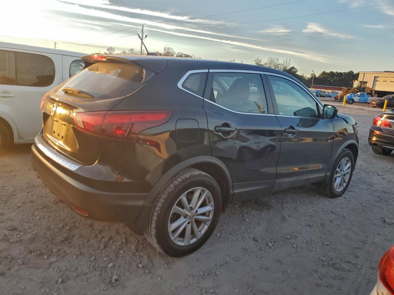 NISSAN ROGUE SPORT S