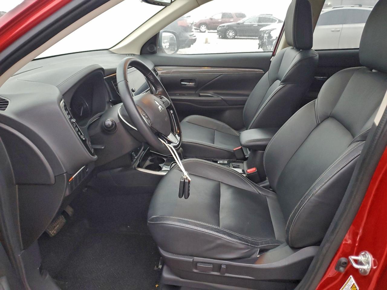 MITSUBISHI OUTLANDER SE