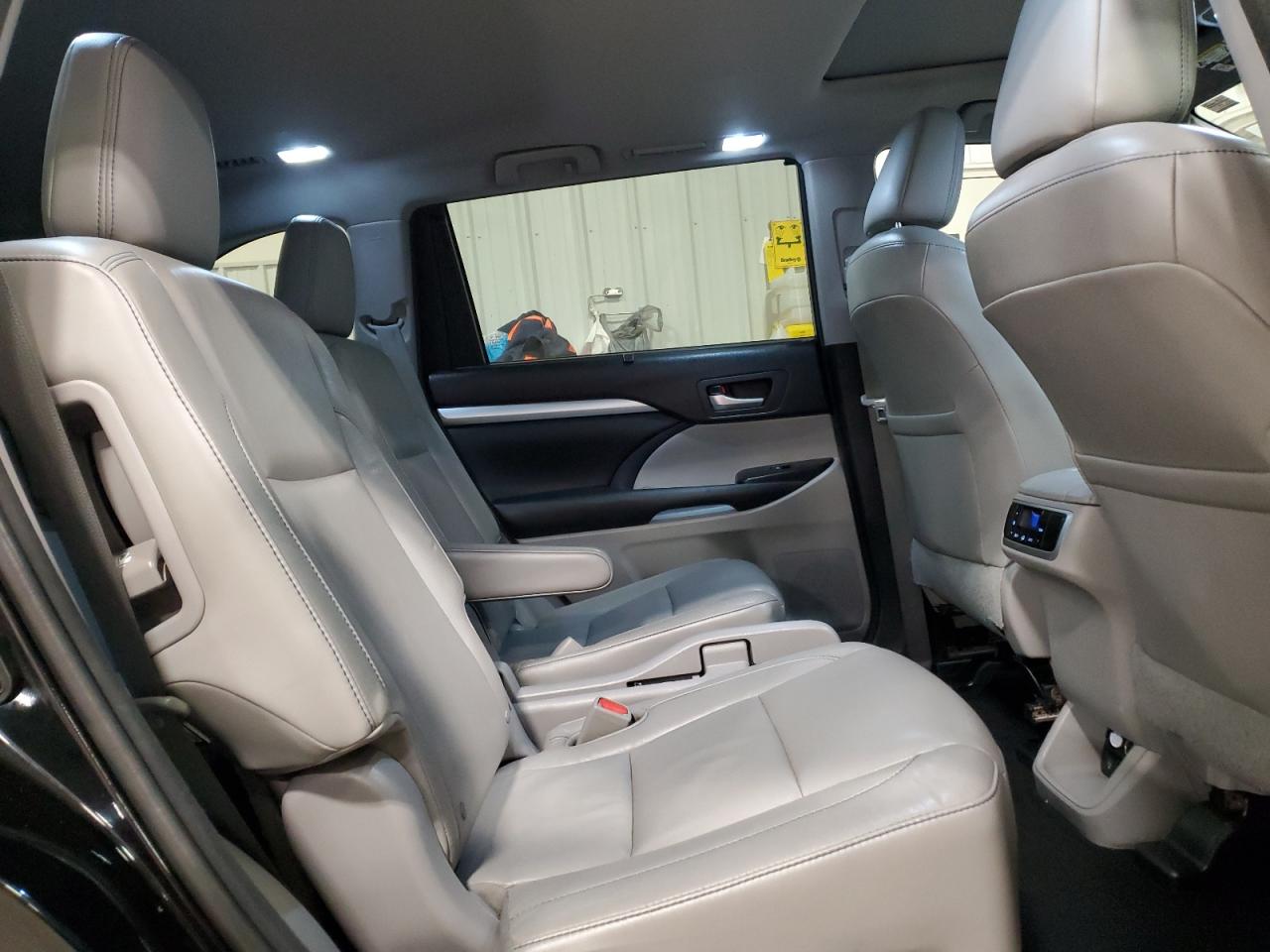 TOYOTA HIGHLANDER XLE