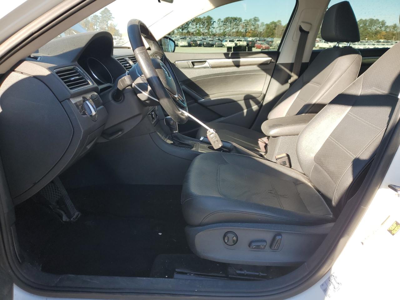 VOLKSWAGEN PASSAT SE