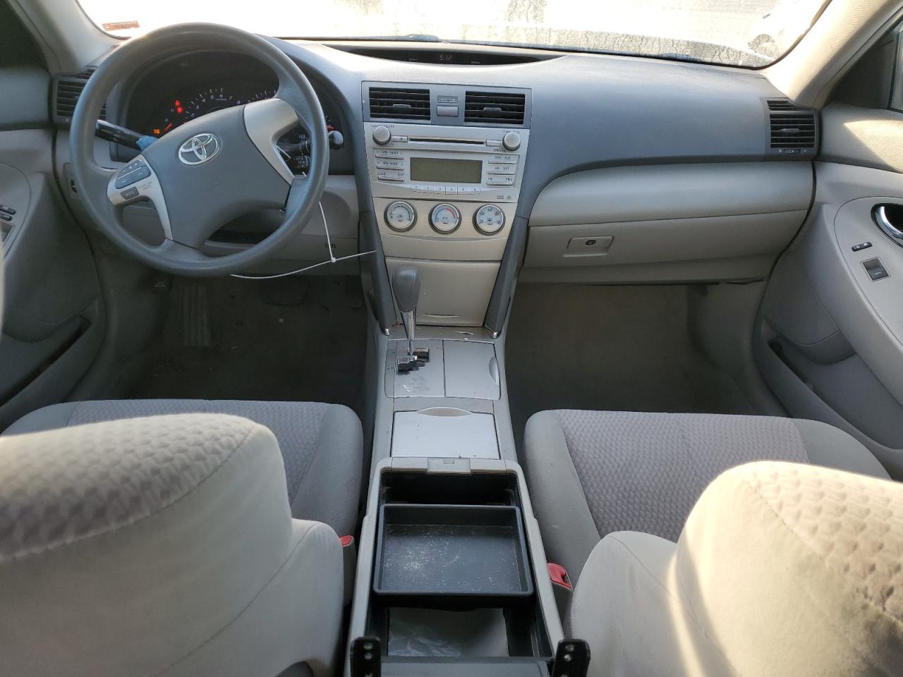 TOYOTA CAMRY BASE